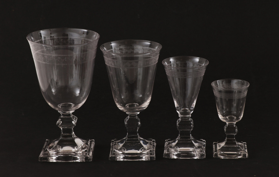 Glasservisdelar, "Queen", Pukeberg