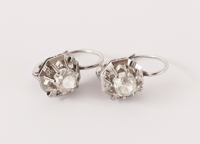 Örhängen ett par, 18k vitguld