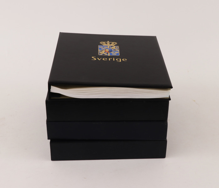 Fyra album med postfriska, svenska frimärken