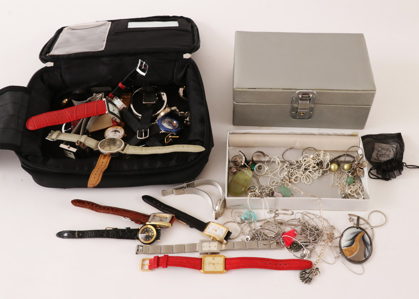 Parti smycken och armbandsur