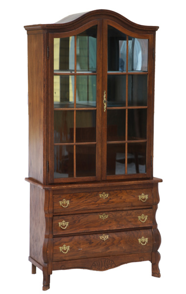 Vitrinskåp, rokokostil, 1900-talets andra hälft