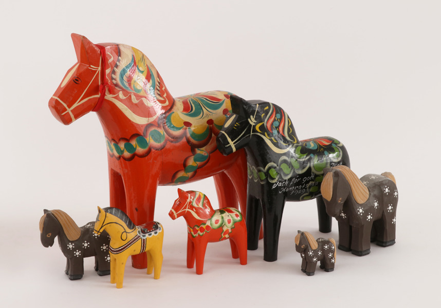 Träskurna hästar 7st