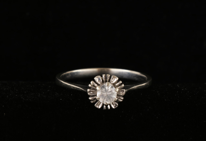 Ring i 18k vitguld