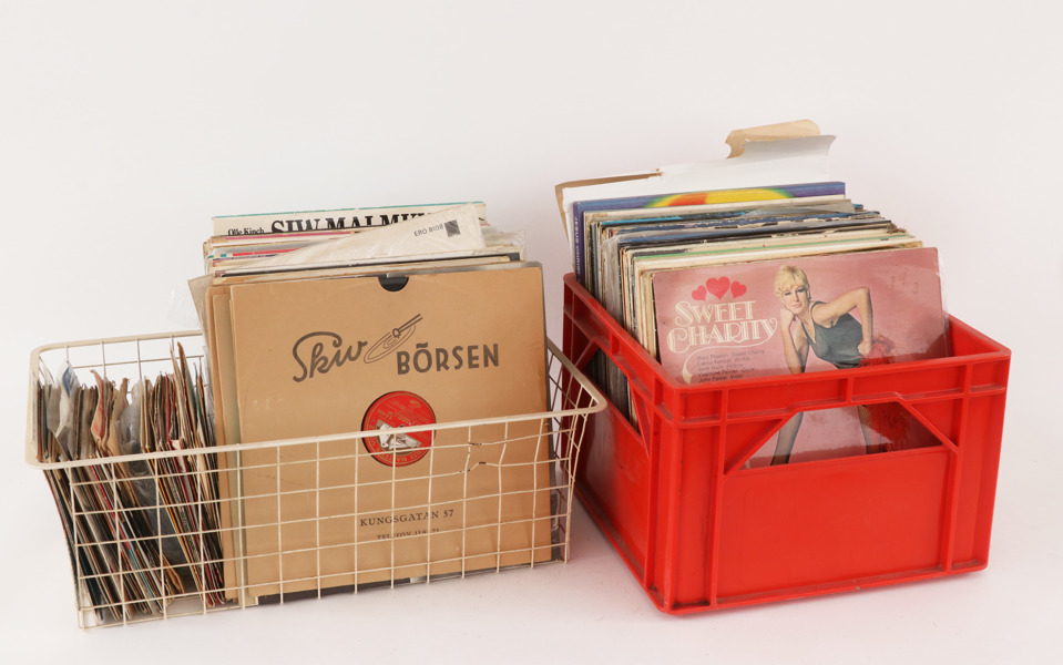 Parti LP-, EP-skivor och stenkakor