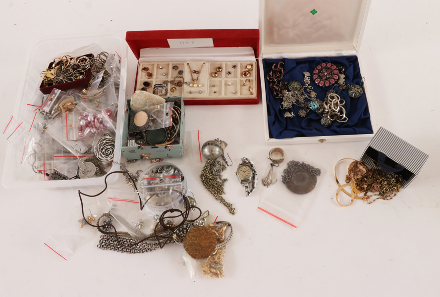 Parti smycken, fåtal i silver