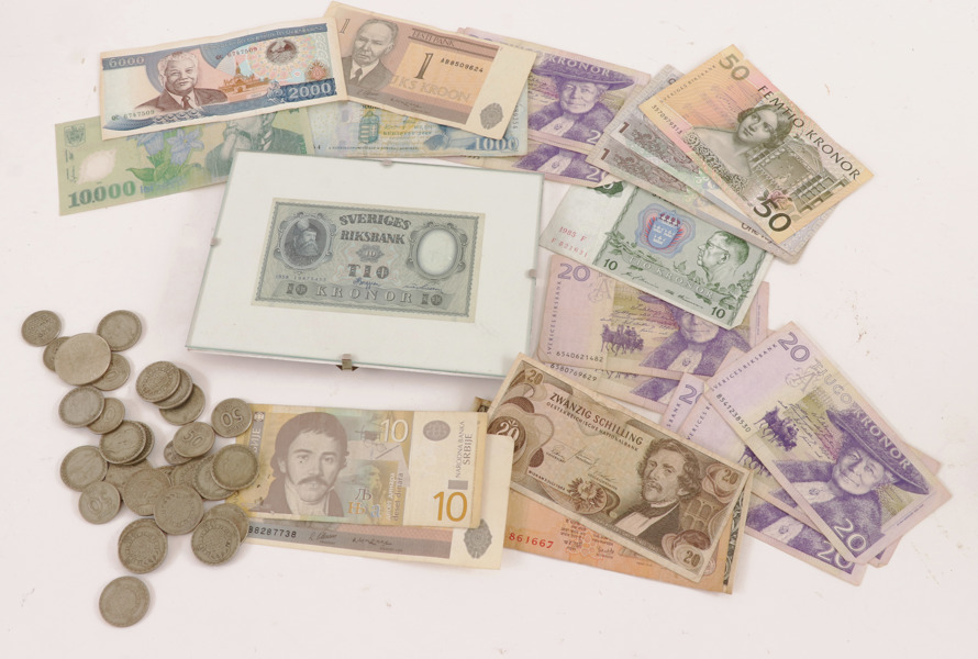 Parti äldre mynt och sedlar