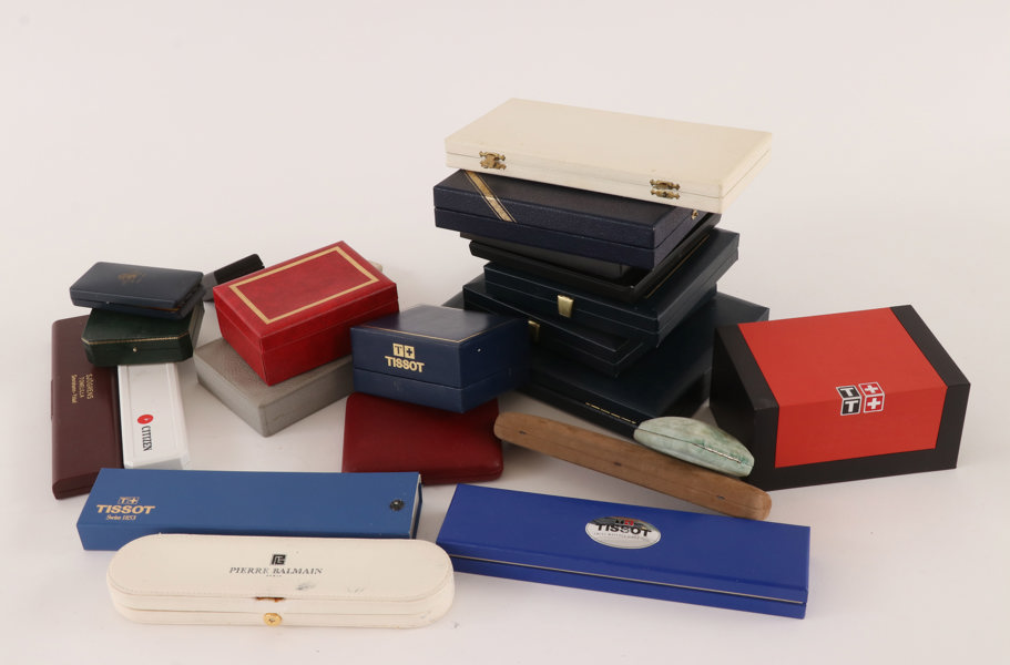 Parti klock- och smyckesetuier