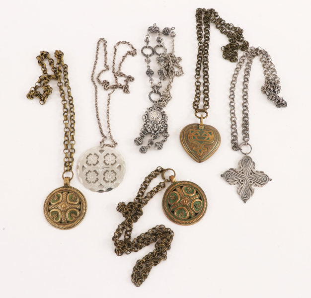 Halsband med hängen 6st