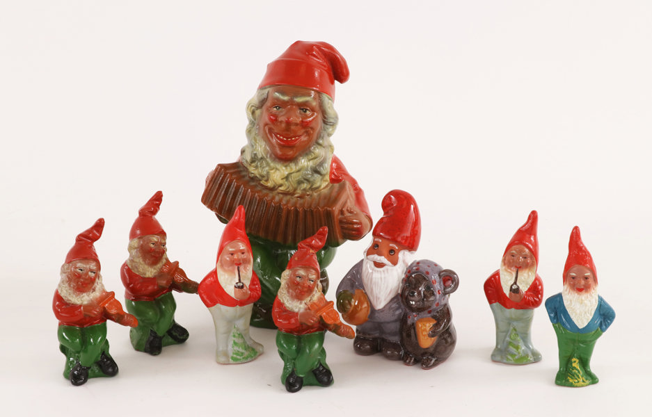 Tomtefigurer 8st, mestadels omkring 1900-talets mitt