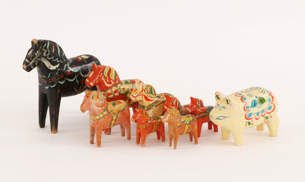 Dalahästar 8st samt dalagris, bl.a. omkring 1900-talets mitt