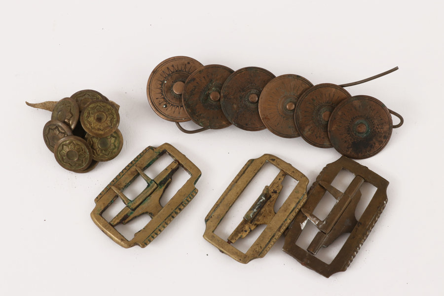 Parti dräktknappar och spännen, 1800-tal