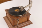 Trattgrammofon, His Master's Voice, daterad 1913
