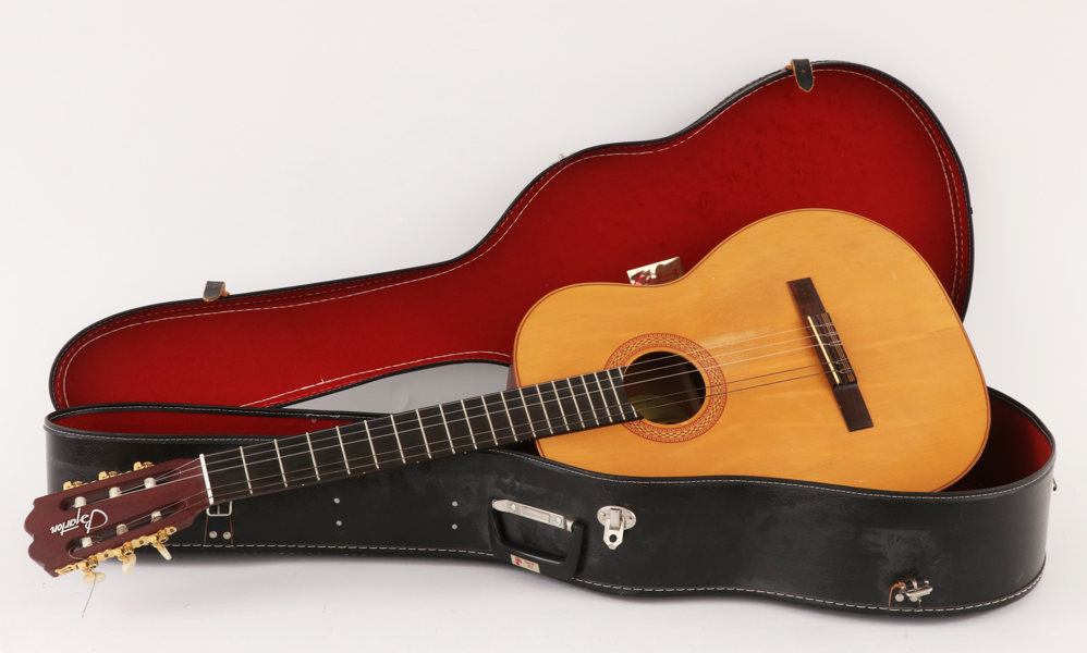 Akustisk gitarr, "Carina", Bjärton