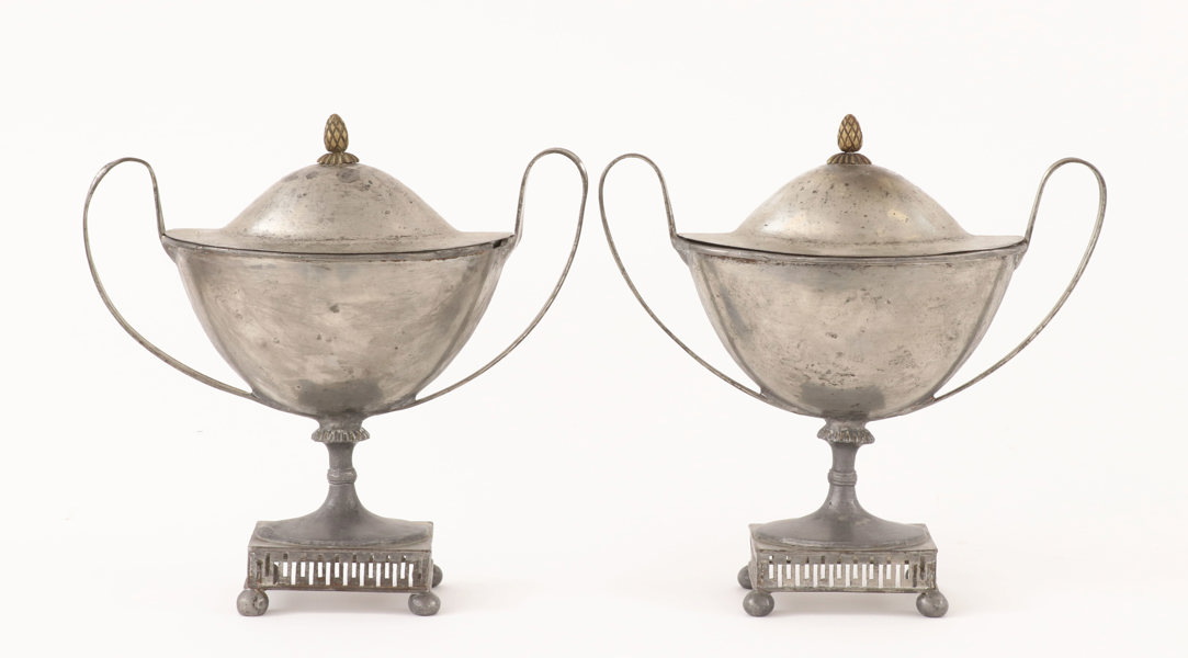 Sockerskålar ett par, sengustavianska, 1800-talets början