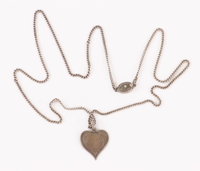 Halsband med hänge, silver