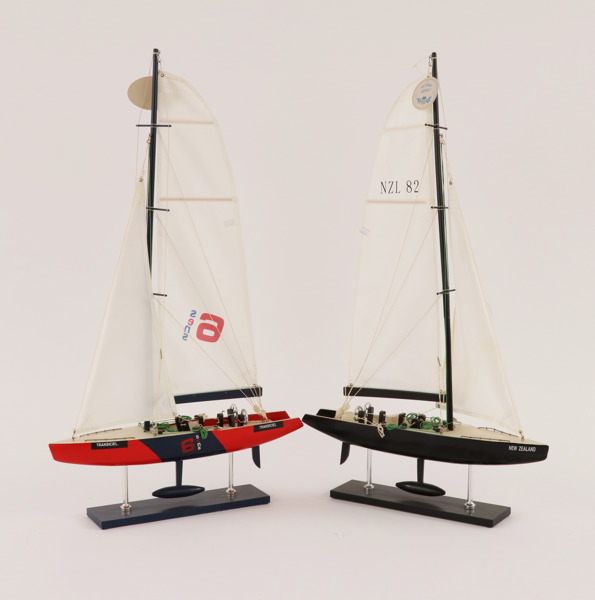 Modellsegelbåtar 2st, Victoria Design, 2000-tal