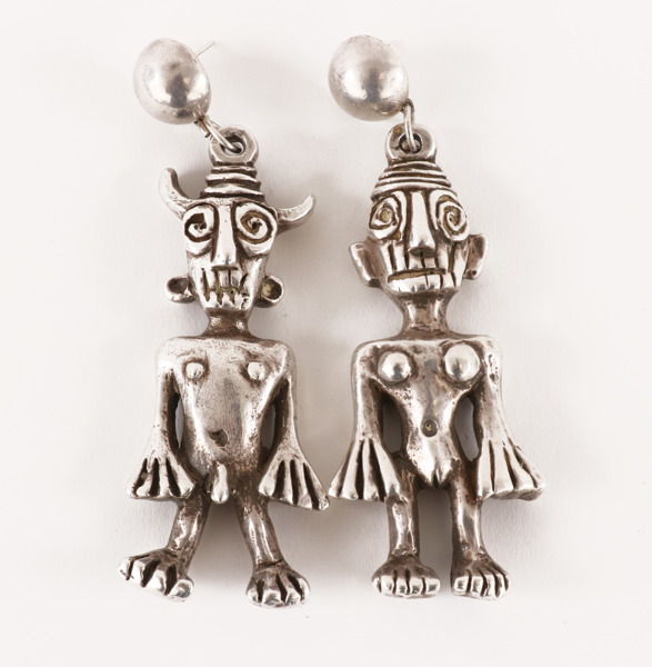 Örhängen ett par, troligen silver