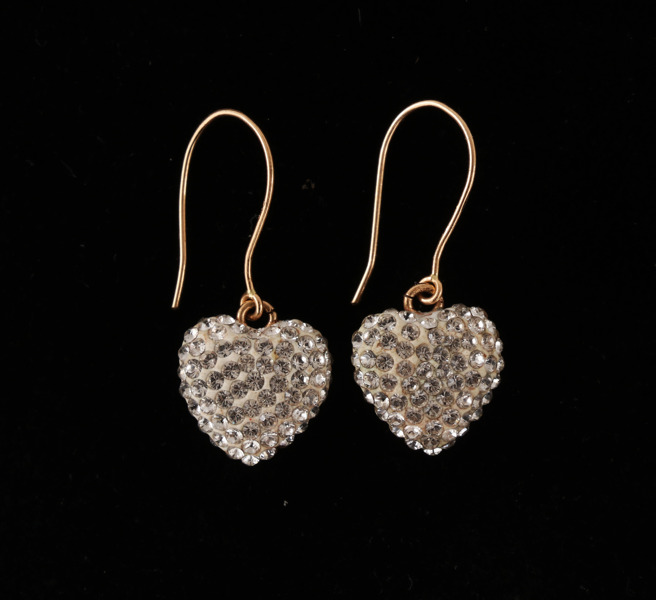 Örhängen ett par, med fästen i 14k