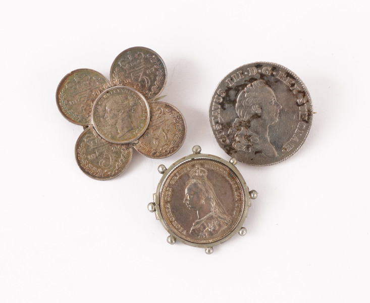 Broscher 3st, tillverkade av antika silvermynt