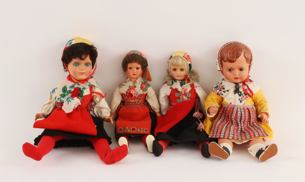 Dockor 4st, omkring 1900-talets mitt/andra hälft