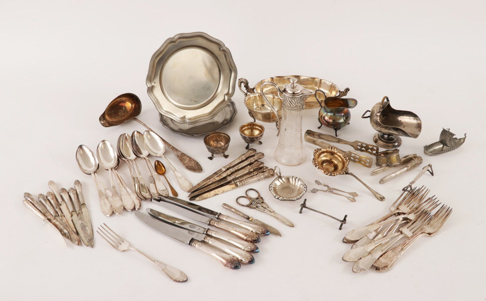 Parti nysilverföremål