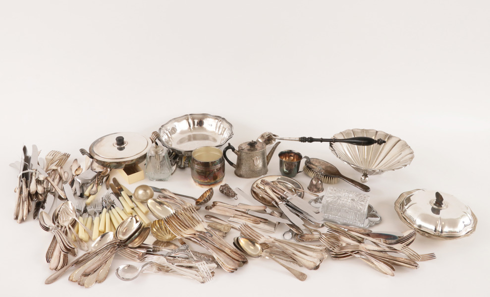 Parti nysilverföremål