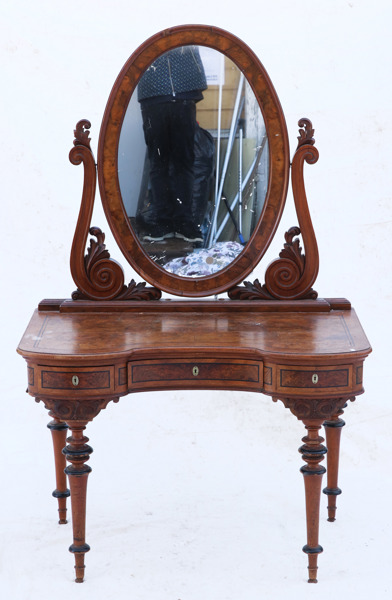 Toilettemöbel, nyrenässans, 1800-talets slut