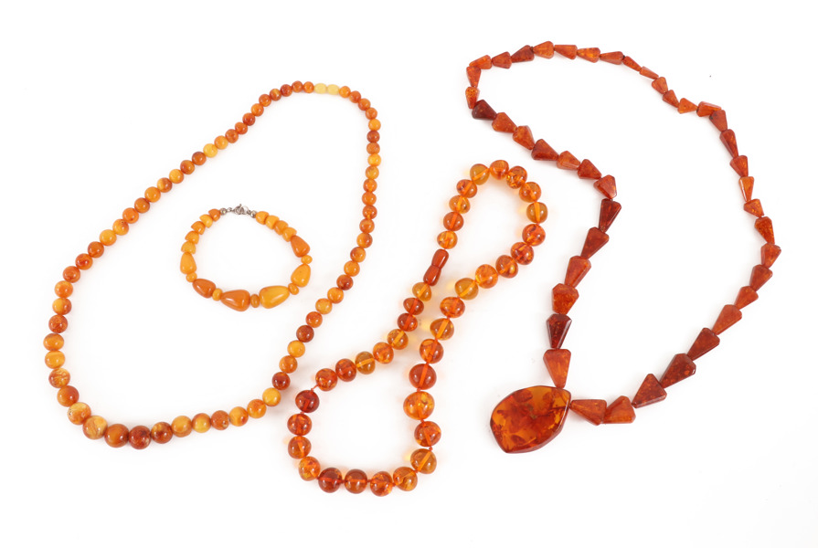 Smycken 4 delar, bl.a. bärnsten