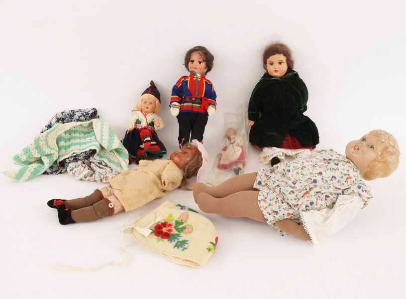 Dockor 6st med kläder, bl.a. 1900-talets början