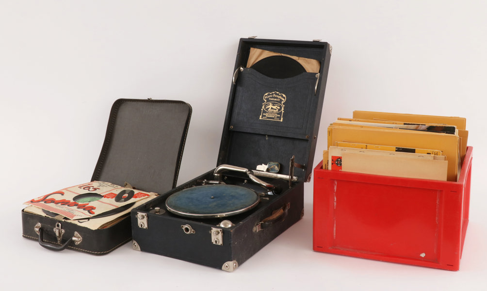 Resegrammofon med skivor, Micro-Perophone, 1900-talets första hälft