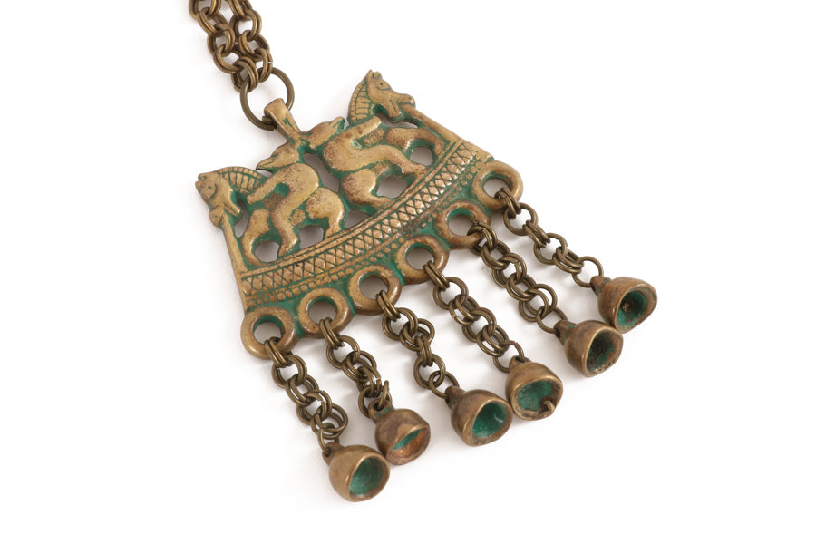 Halsband med hänge, "Två ryttare", Kalevala Koru, Finland