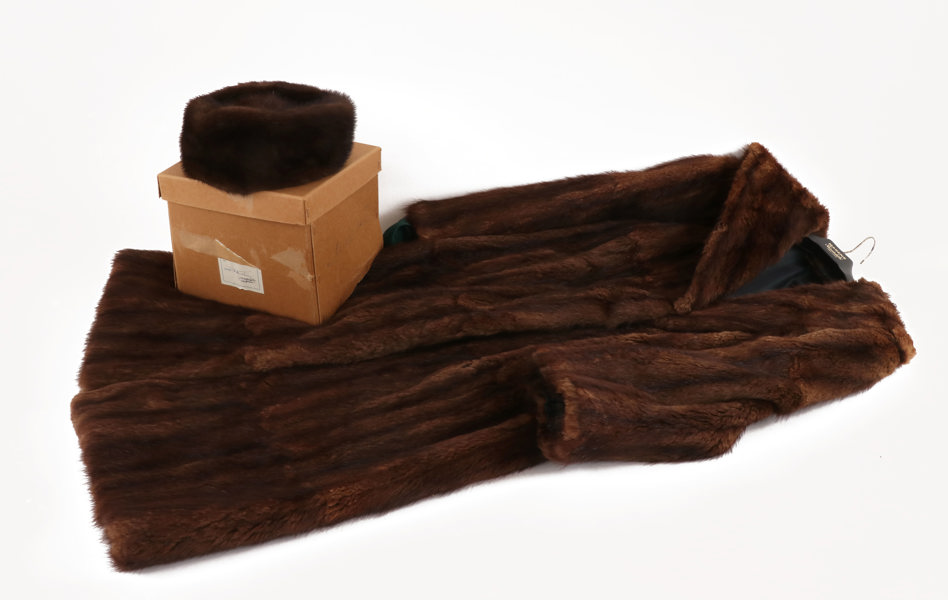 Pälskappa med mössa