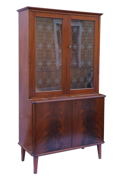 Vitrinskåp, omkring 1900-talets mitt