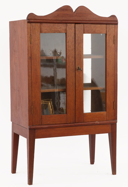 Vitrinskåp, omkring år 1900