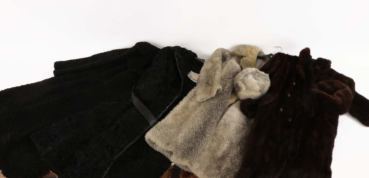 Pälsar med mössor 4st