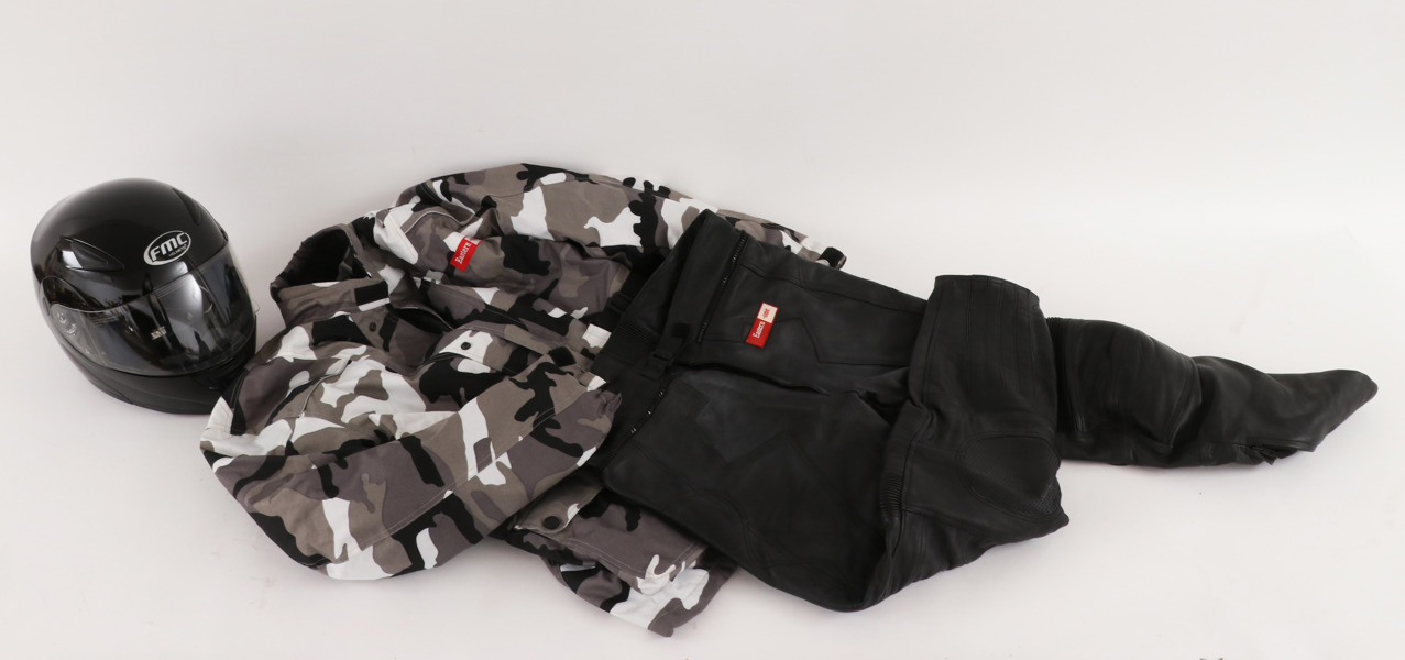 MC-ställ med hjälm