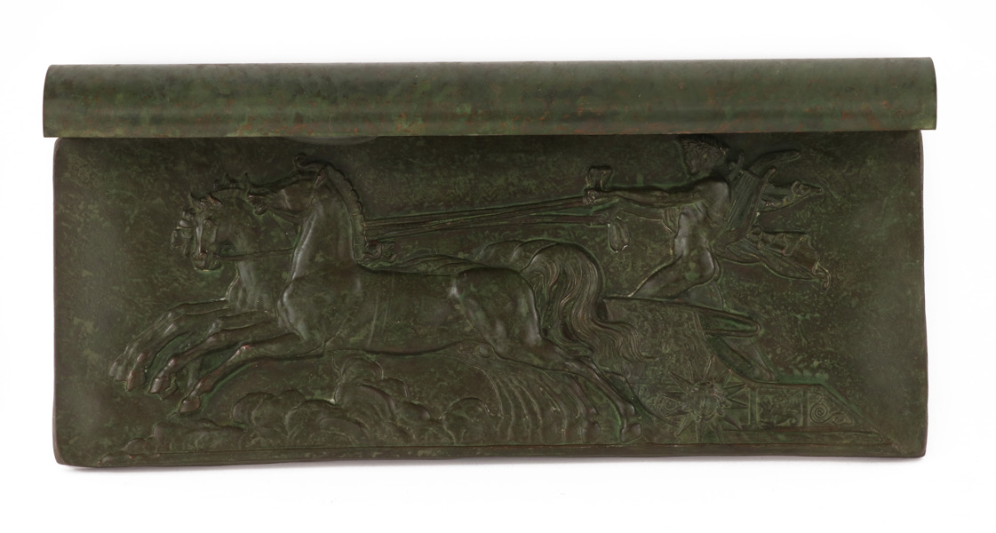 Väggrelief med belysning, 1900-talets första hälft