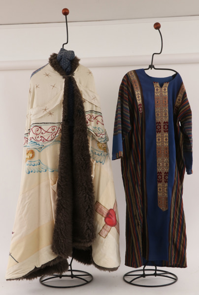 Kläder med ställning 2 delar