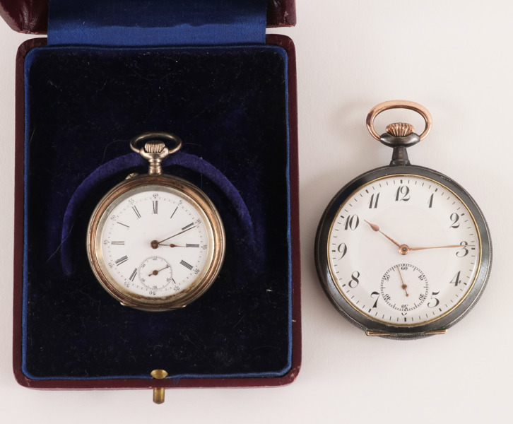 Fickur 2st, varav ett i silver