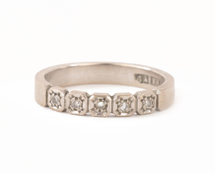 Ring i 18k vitguld