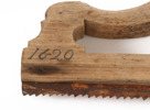 Hantverkssåg, bär datering 1620