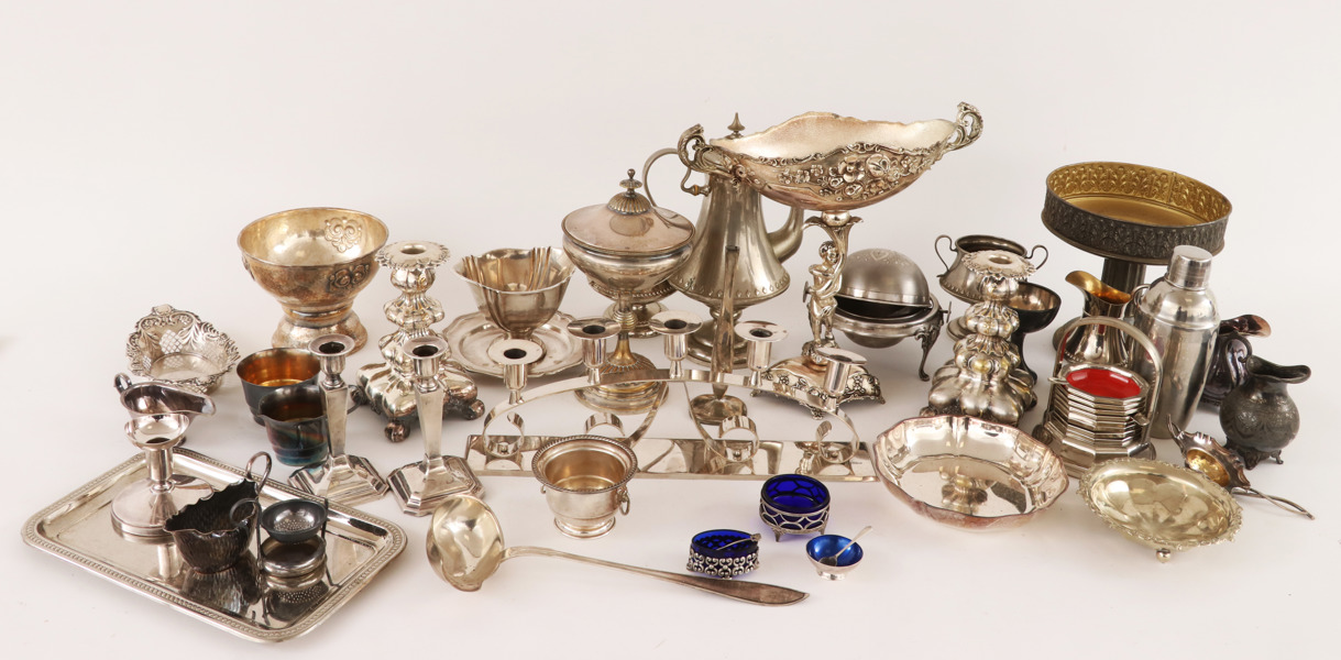 Stort parti nysilverföremål och metaller