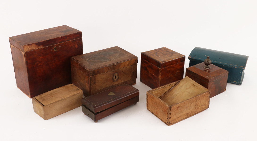 Skrin och burkar 8 delar, mestadels 1800-tal