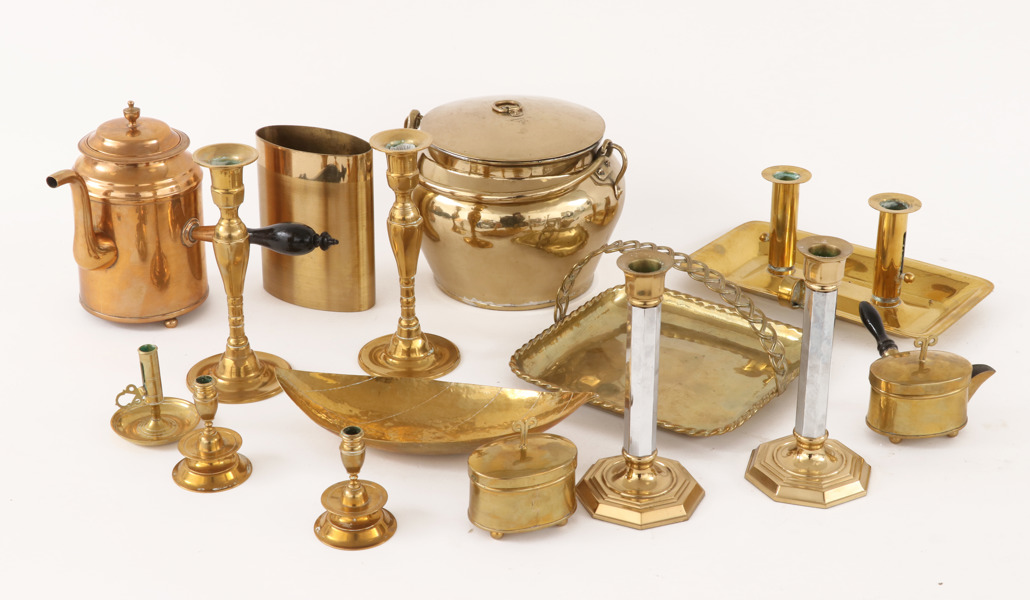 Parti mässingsföremål