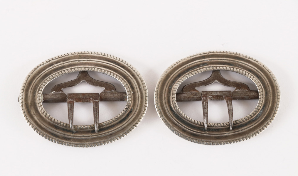 Spännen ett par, silver, Gustaf Wallin, Falun, 1800-tal