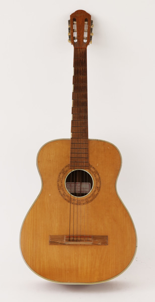 Akustisk gitarr, Bjärton