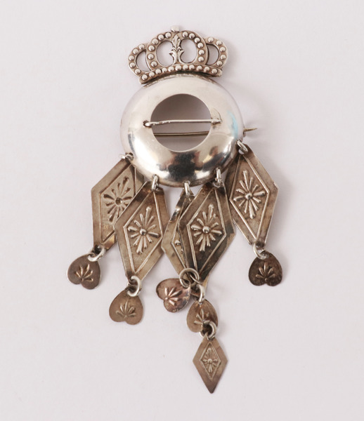 Dräktbrosch i silver