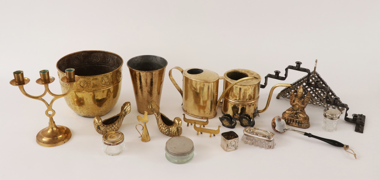 Parti mässingsföremål, m.m.