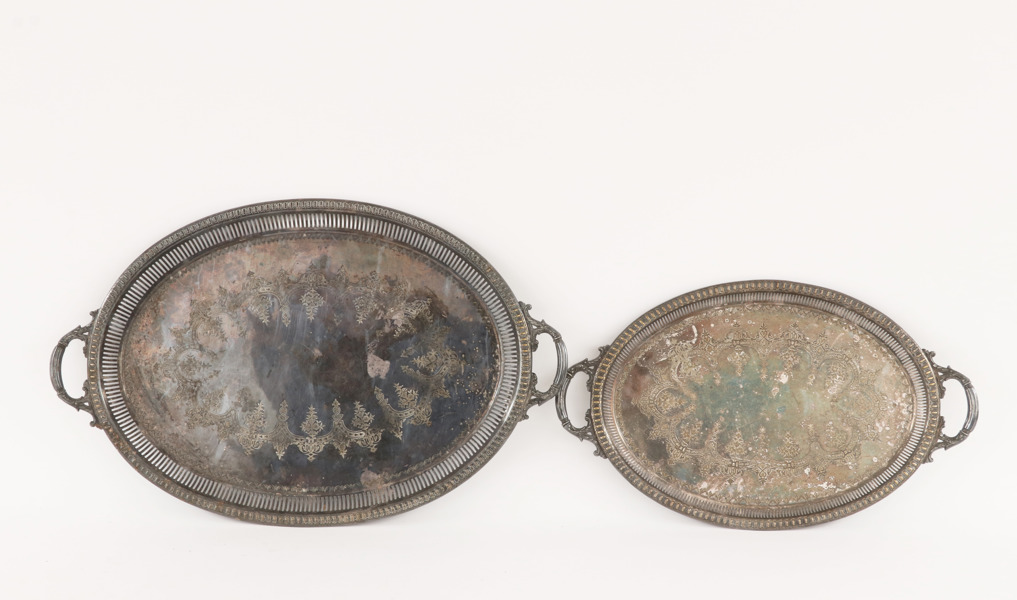 Serveringsbrickor 2st, omkring år 1900