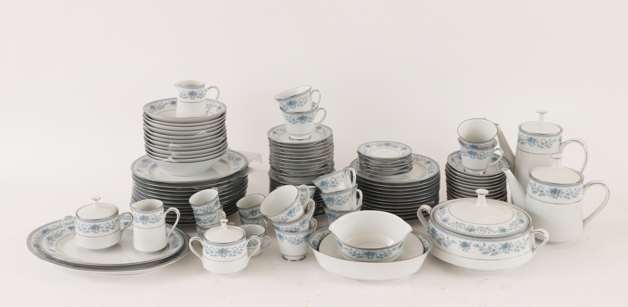 Mat-, te- och kaffeservisdelar, "Blue Hill", Noritake, Japan